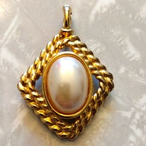 LR faux gold and pearl center pendant.
